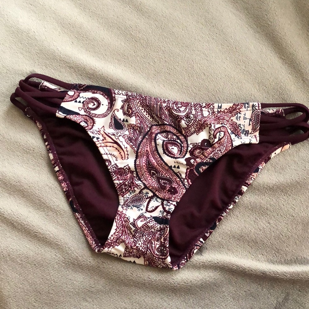 4/$25 NWOT Maroon Paisley Bikini Bottom